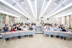 师生们亲手操做、沉浸式体
